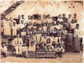 Makna Ing Ngarso Sung Tuladha Dalam Implementasi Pendidikan Budi Pekerti