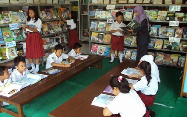 Upaya Guru Melaksanakan Literasi Sekolah